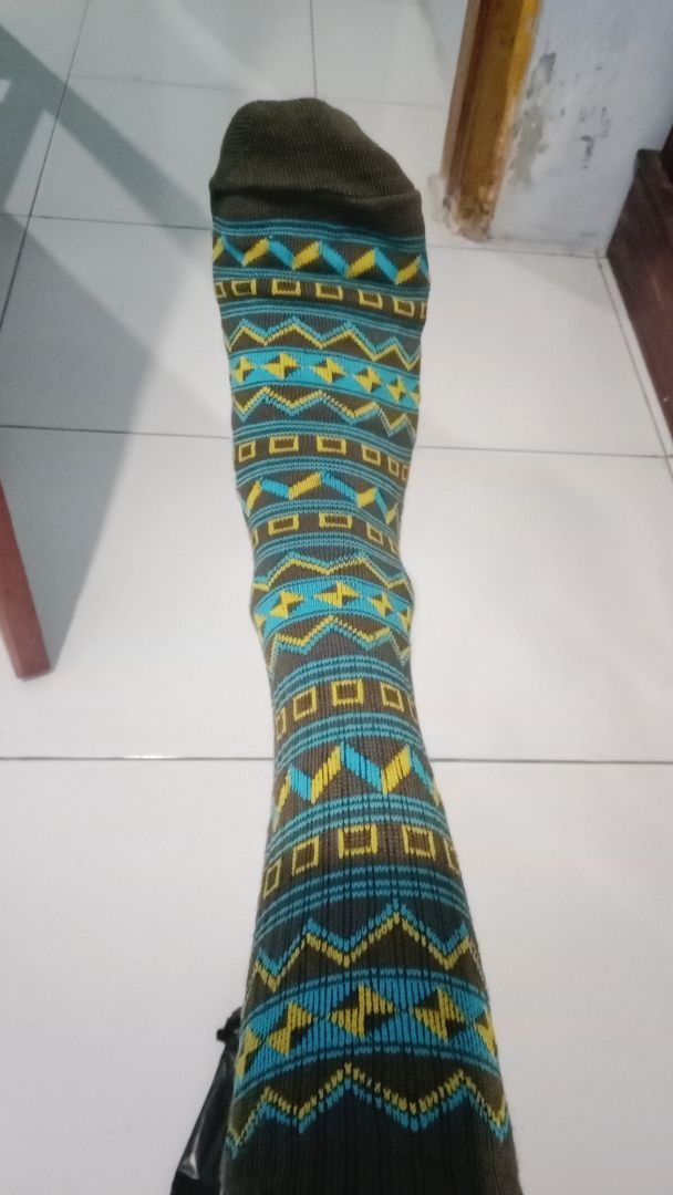 MOHAKI - Kaos Kaki Tribal Atala Series Panjang Sebetis Dewasa - Foto ulasan pembeli