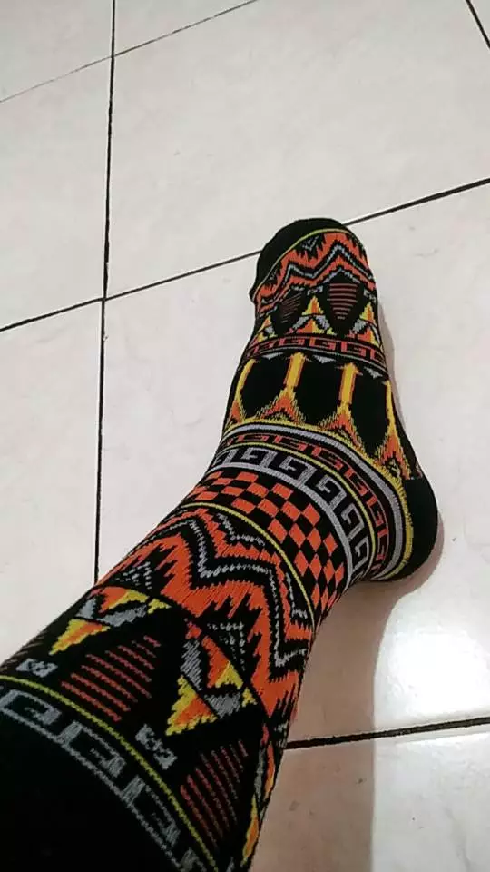 MOHAKI - Kaos Kaki Tribal Atala Series Panjang Sebetis Dewasa - Foto ulasan pembeli