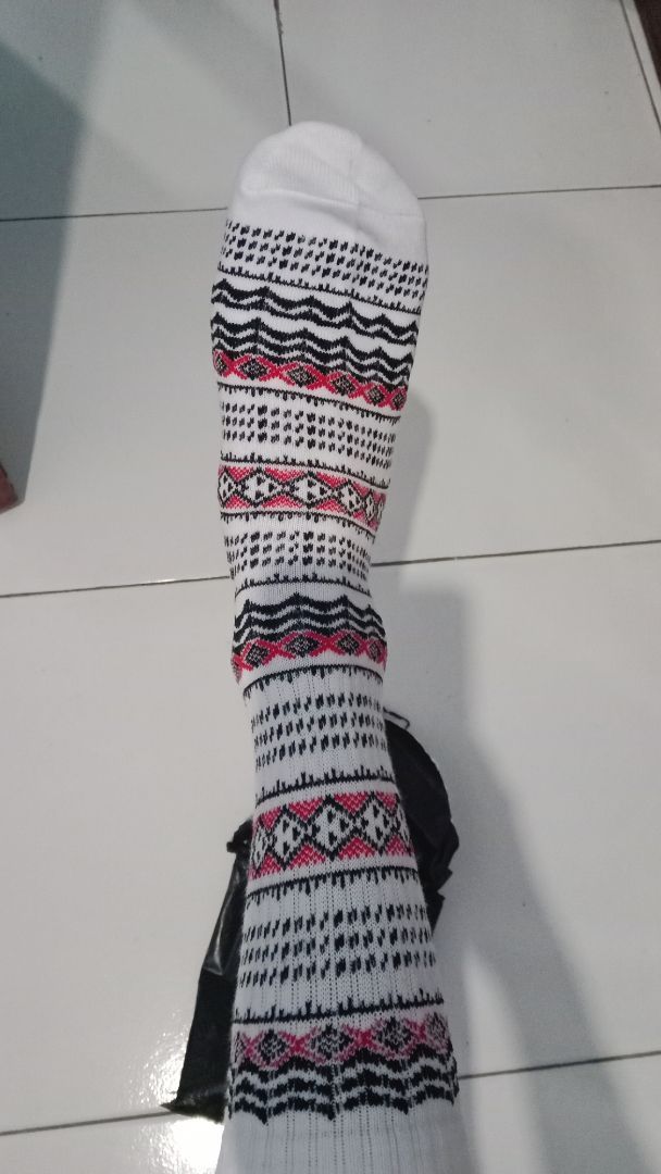 MOHAKI - Kaos Kaki Tribal Atala Series Panjang Sebetis Dewasa - Foto ulasan pembeli