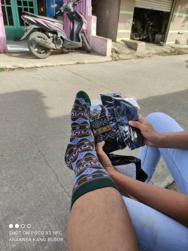 MOHAKI - Kaos Kaki Tribal Atala Series Panjang Sebetis Dewasa - Foto ulasan pembeli