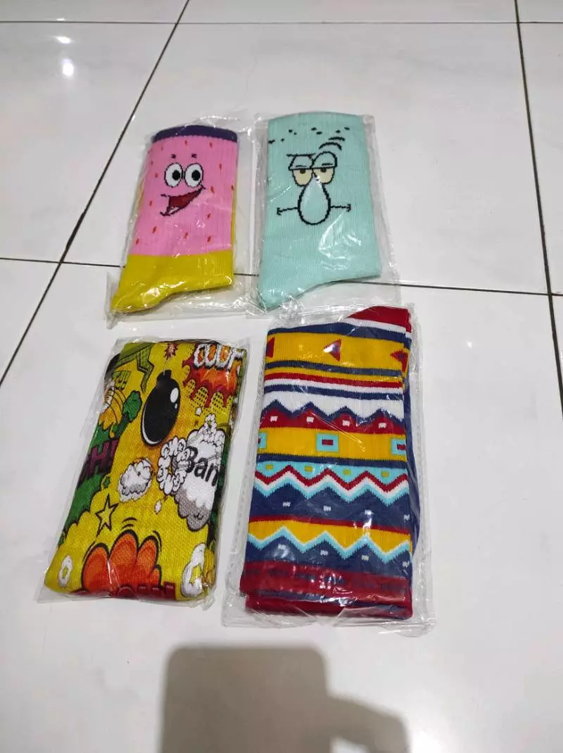 MOHAKI - Kaos Kaki Tribal Hitam Series Panjang Sebetis Dewasa - Foto ulasan pembeli