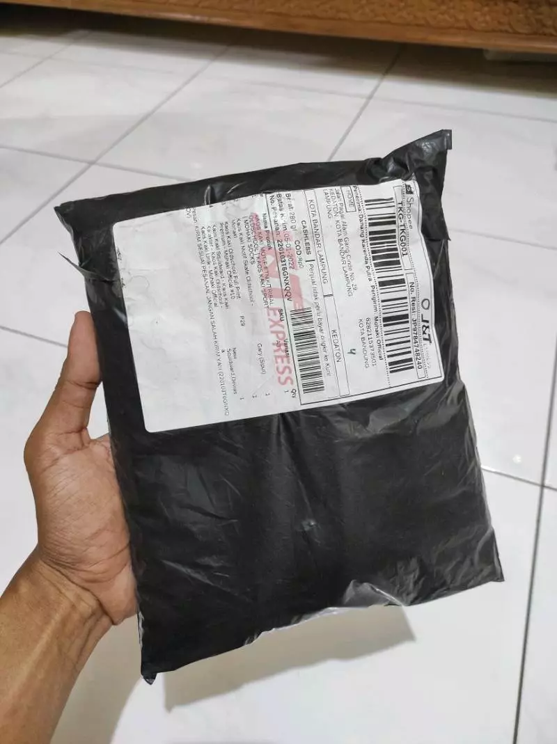 MOHAKI - Kaos Kaki Tribal Hitam Series Panjang Sebetis Dewasa - Foto ulasan pembeli