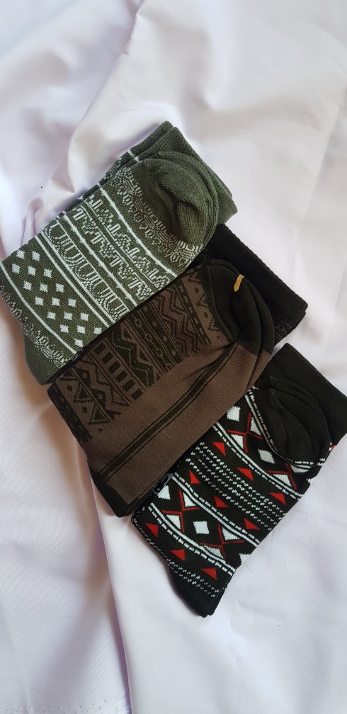 MOHAKI - Kaos Kaki Tribal Hitam Series Panjang Sebetis Dewasa - Foto ulasan pembeli