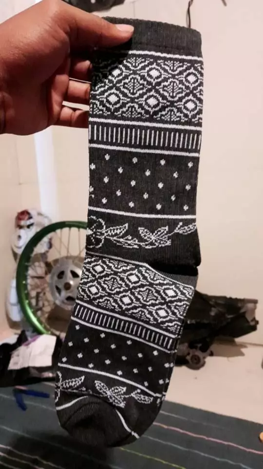 MOHAKI - Kaos Kaki Tribal Hitam Series Panjang Sebetis Dewasa - Foto ulasan pembeli