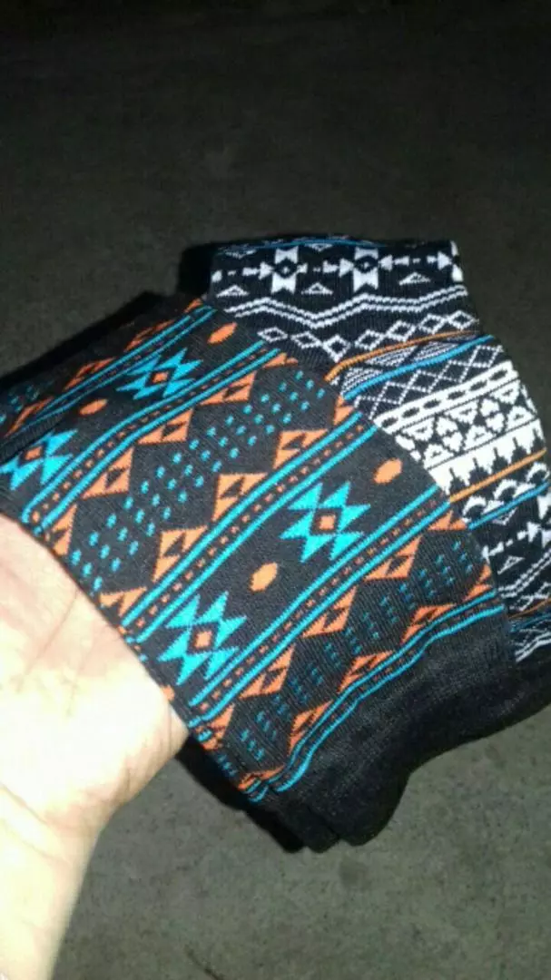 MOHAKI - Kaos Kaki Tribal Hitam Series Panjang Sebetis Dewasa - Foto ulasan pembeli