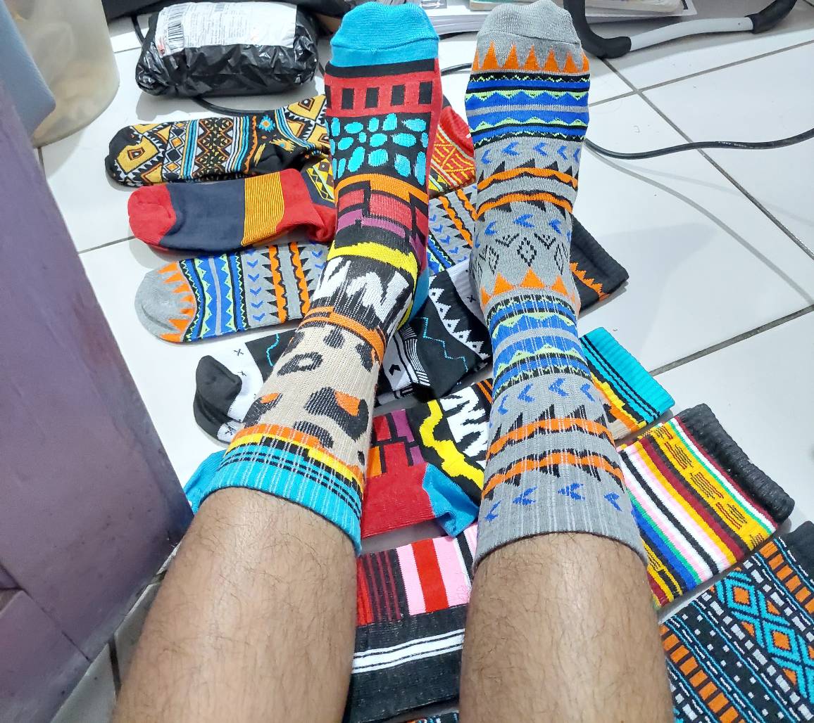 MOHAKI - Kaos Kaki Tribal Multi Color Series Panjang Sebetis Dewasa - Foto ulasan pembeli