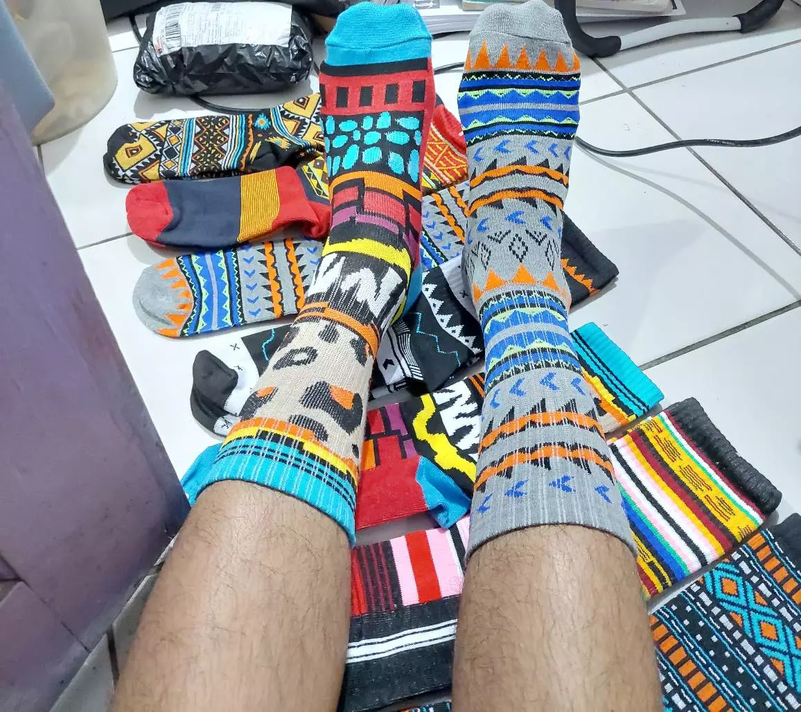 MOHAKI - Kaos Kaki Tribal Multi Color Series Panjang Sebetis Dewasa - Foto ulasan pembeli