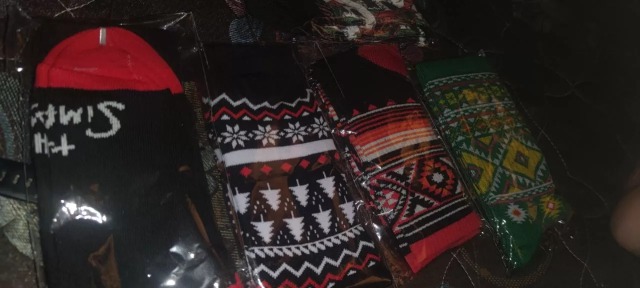 MOHAKI - Kaos Kaki Tribal Multi Color Series Panjang Sebetis Dewasa - Foto ulasan pembeli