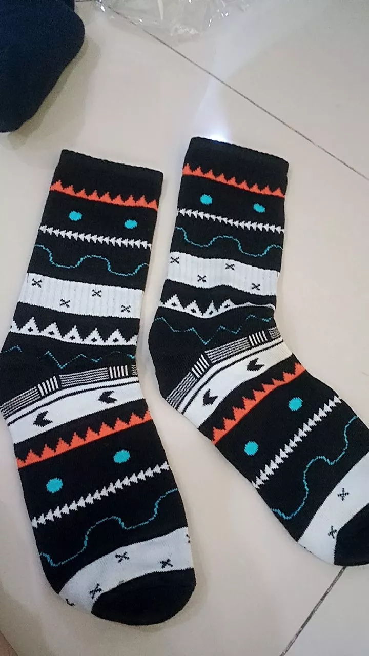 MOHAKI - Kaos Kaki Tribal Multi Color Series Panjang Sebetis Dewasa - Foto ulasan pembeli