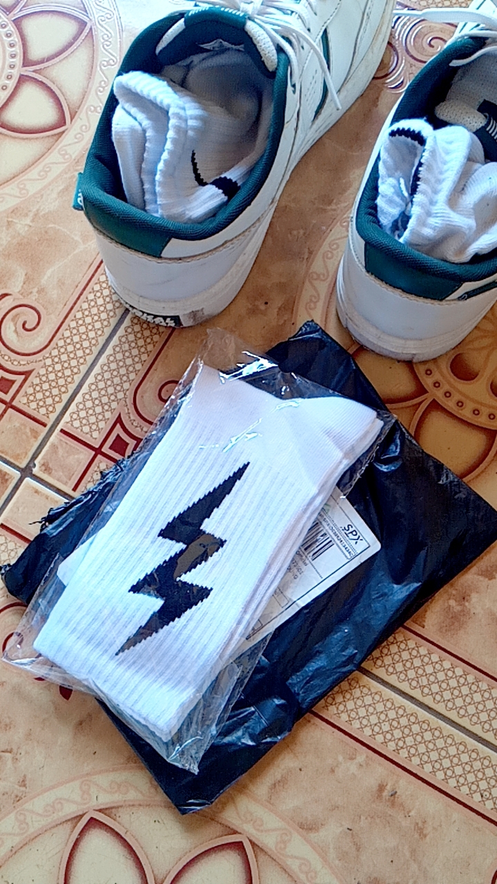 MOHAKI - Kaos Kaki Lighting Series Panjang Sebetis Dewasa - foto 9 dari 10, falde49