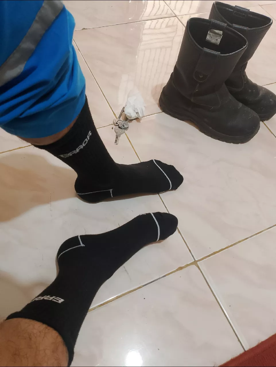 MOHAKI - Kaos Kaki Lighting Series Panjang Sebetis Dewasa - Foto ulasan pembeli