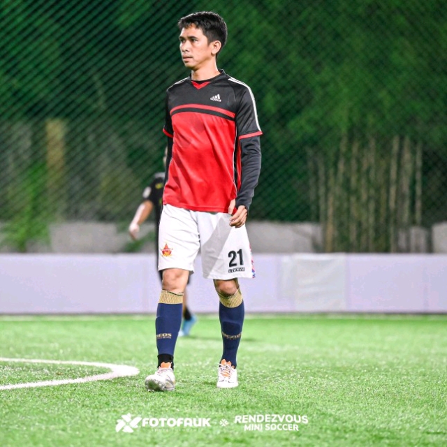 MOHAKI - Kaos Kaki Lighting Series Panjang Sebetis Dewasa - Foto ulasan pembeli