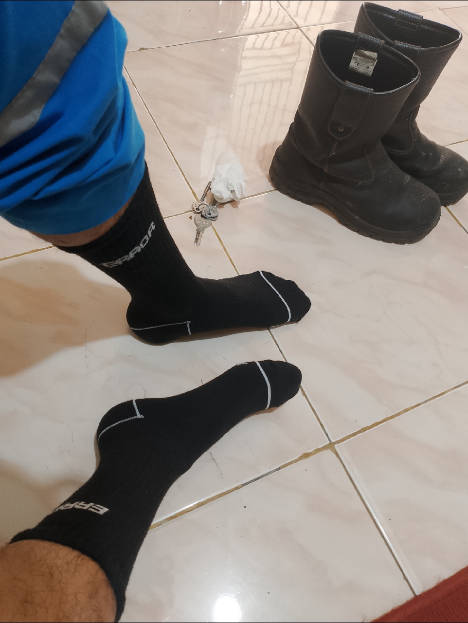 MOHAKI - Kaos Kaki Lighting Series Panjang Sebetis Dewasa - Foto ulasan pembeli