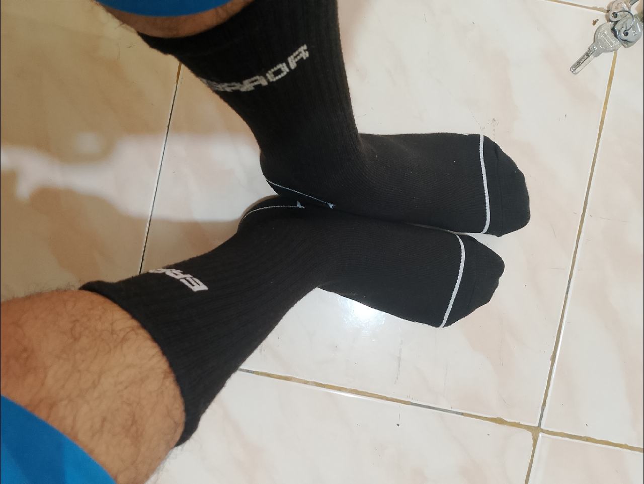 MOHAKI - Kaos Kaki Lighting Series Panjang Sebetis Dewasa - Foto ulasan pembeli
