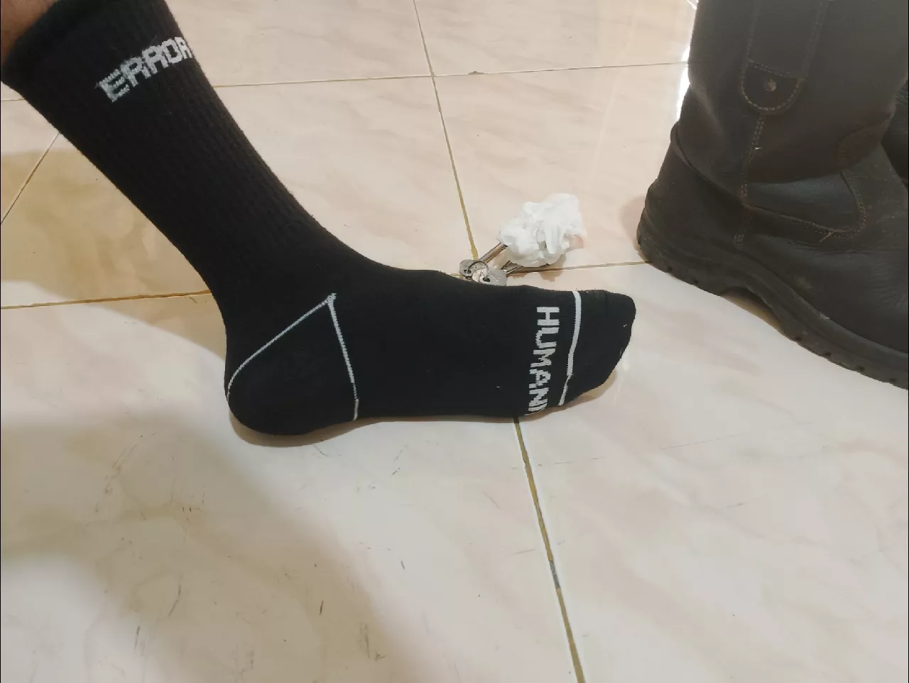 MOHAKI - Kaos Kaki Lighting Series Panjang Sebetis Dewasa - Foto ulasan pembeli