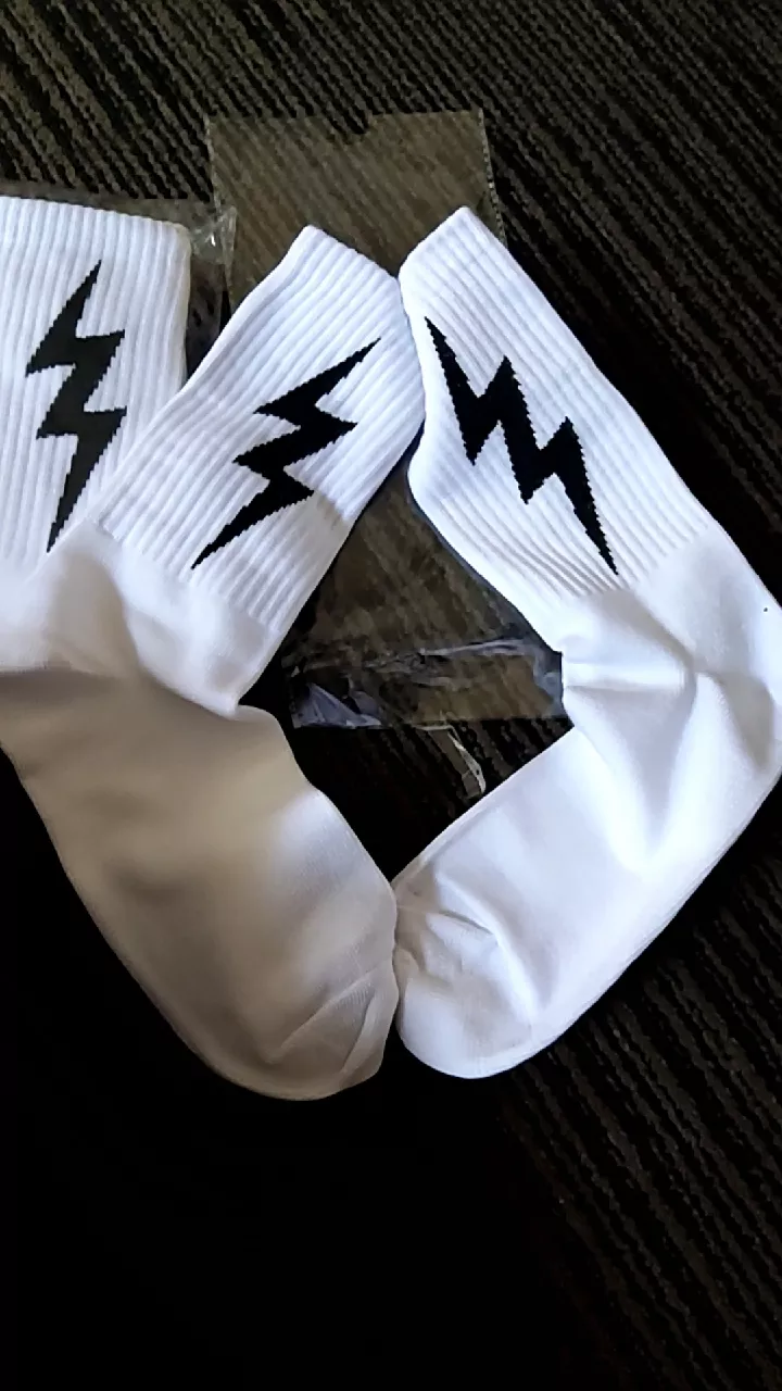 MOHAKI - Kaos Kaki Lighting Series Panjang Sebetis Dewasa - Foto ulasan pembeli