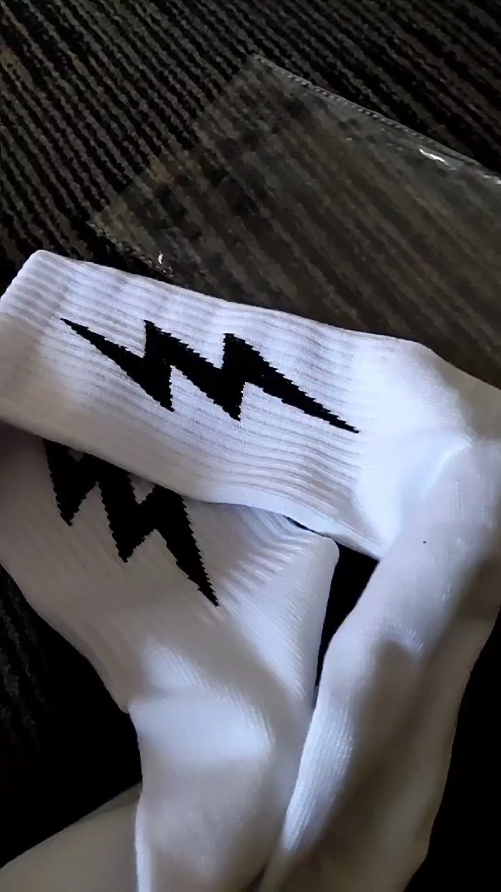 MOHAKI - Kaos Kaki Lighting Series Panjang Sebetis Dewasa - Foto ulasan pembeli
