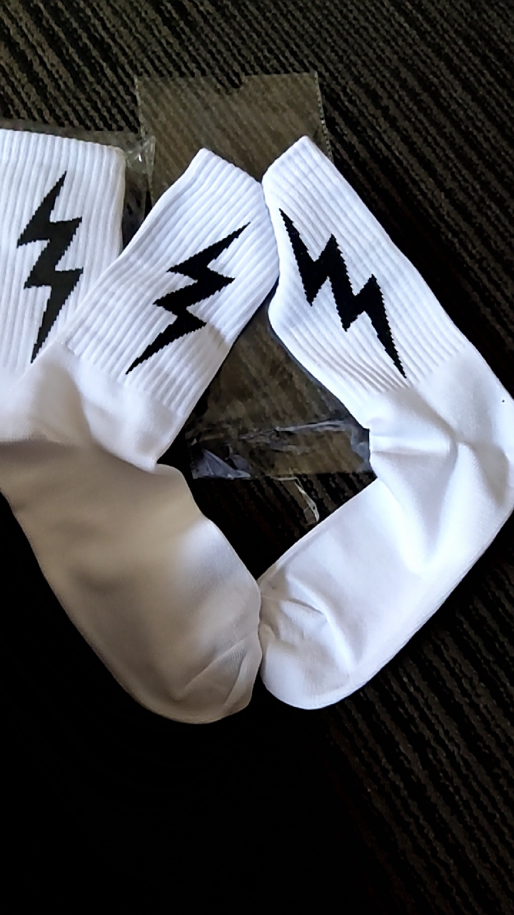 MOHAKI - Kaos Kaki Lighting Series Panjang Sebetis Dewasa - Foto ulasan pembeli