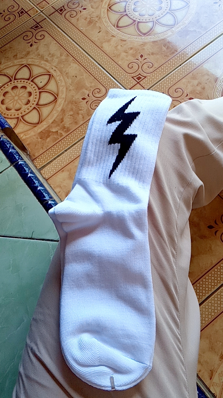 MOHAKI - Kaos Kaki Lighting Series Panjang Sebetis Dewasa - Foto ulasan pembeli
