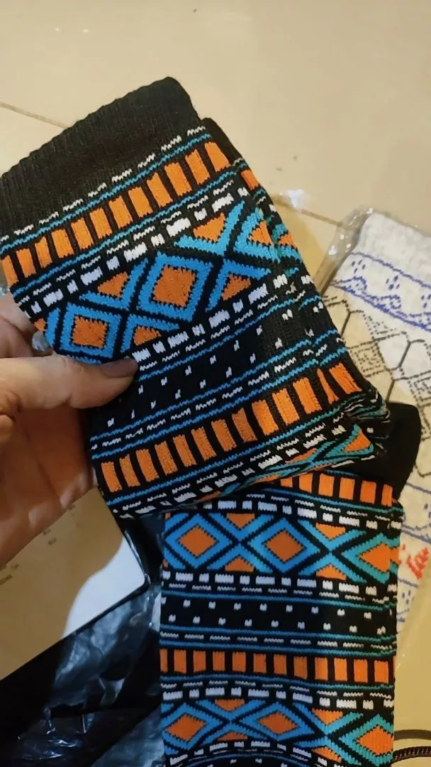 MOHAKI - Kaos Kaki Pria Wanita Oldschool Motif Tribal Series Panjang Sebetis Dewasa - Foto ulasan pembeli