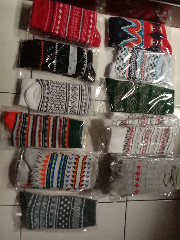 MOHAKI - Kaos Kaki Pria Wanita Oldschool Motif Tribal Series Panjang Sebetis Dewasa - Foto ulasan pembeli
