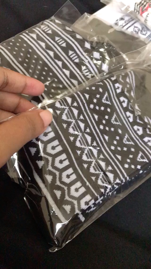 MOHAKI - Kaos Kaki Pria Wanita Oldschool Motif Tribal Series Panjang Sebetis Dewasa - Foto ulasan pembeli