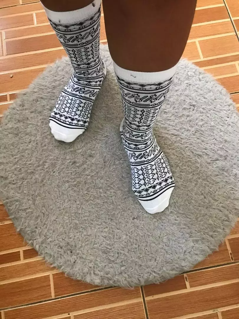 MOHAKI - Kaos Kaki Pria Wanita Oldschool Motif Tribal Series Panjang Sebetis Dewasa - Foto ulasan pembeli