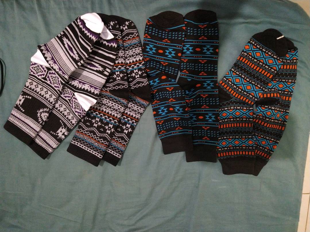 MOHAKI - Kaos Kaki Pria Wanita Oldschool Motif Tribal Series Panjang Sebetis Dewasa - Foto ulasan pembeli