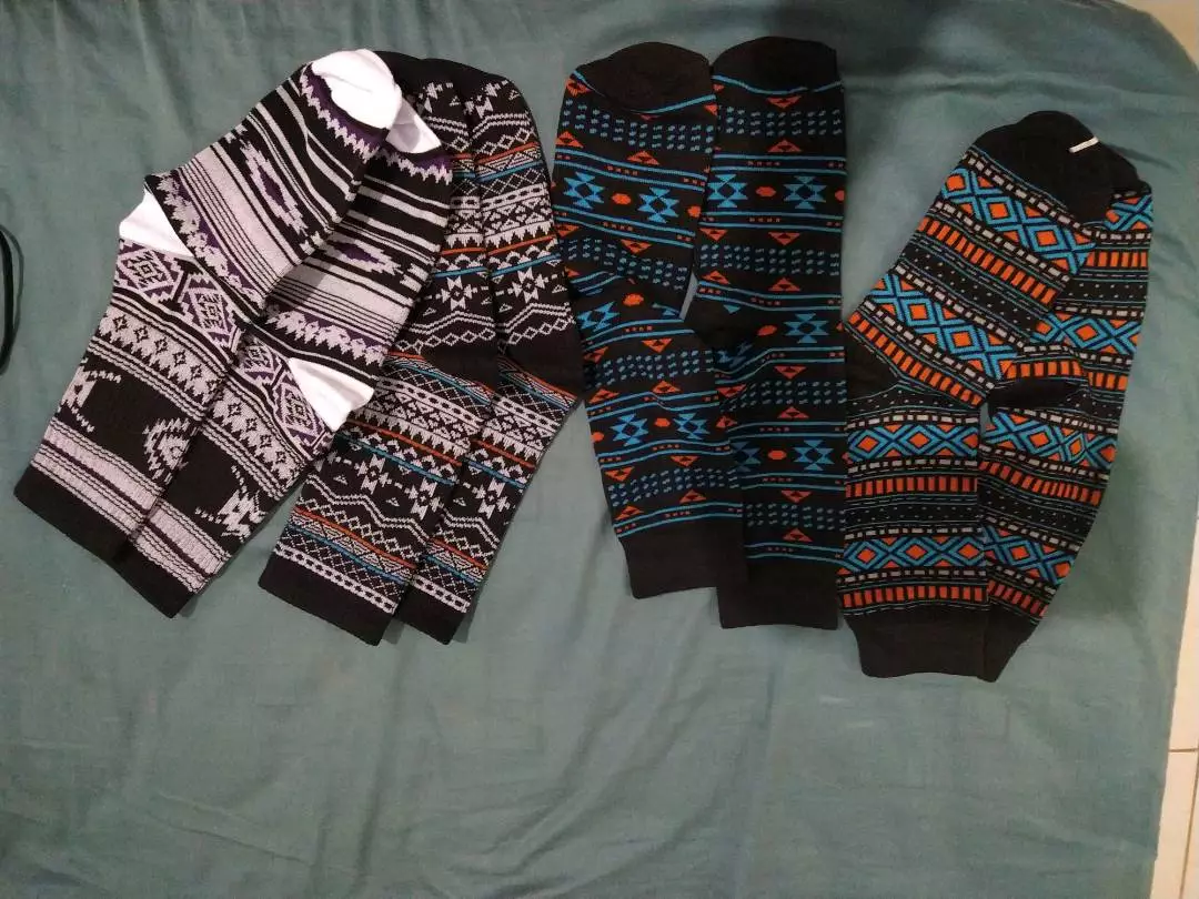 MOHAKI - Kaos Kaki Pria Wanita Oldschool Motif Tribal Series Panjang Sebetis Dewasa - Foto ulasan pembeli