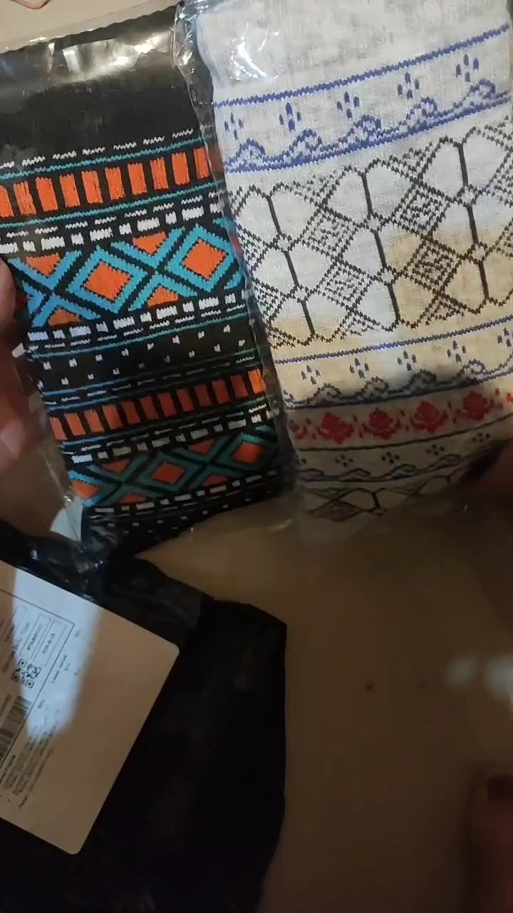 MOHAKI - Kaos Kaki Pria Wanita Oldschool Motif Tribal Series Panjang Sebetis Dewasa - Foto ulasan pembeli