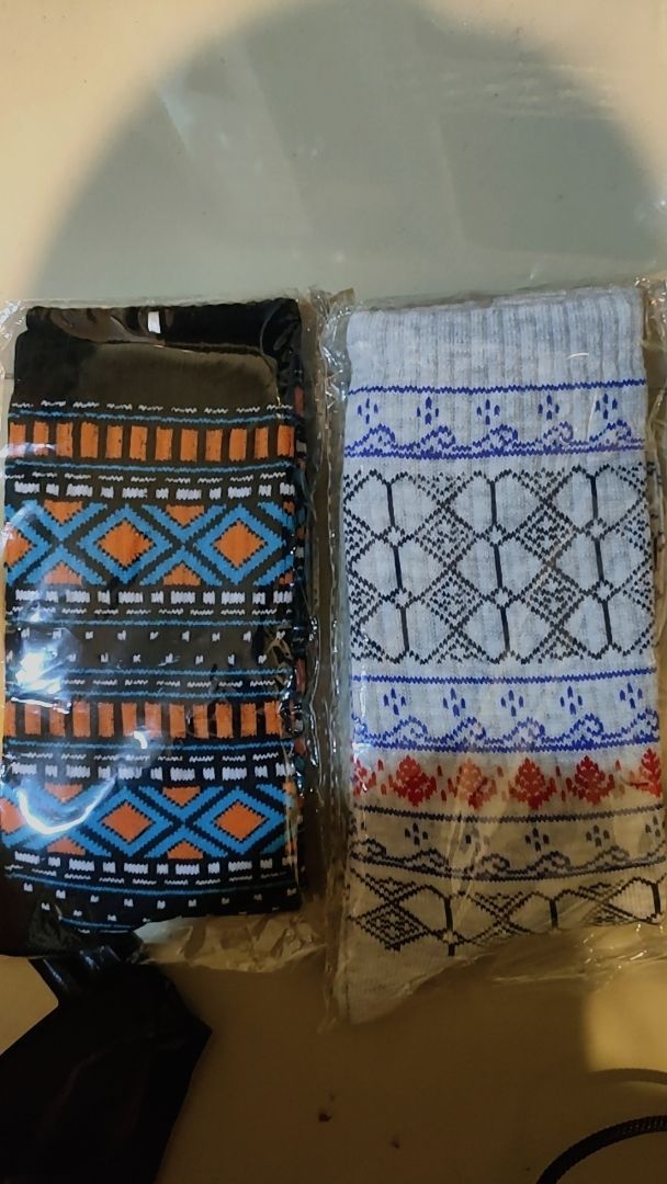 MOHAKI - Kaos Kaki Pria Wanita Oldschool Motif Tribal Series Panjang Sebetis Dewasa - Foto ulasan pembeli
