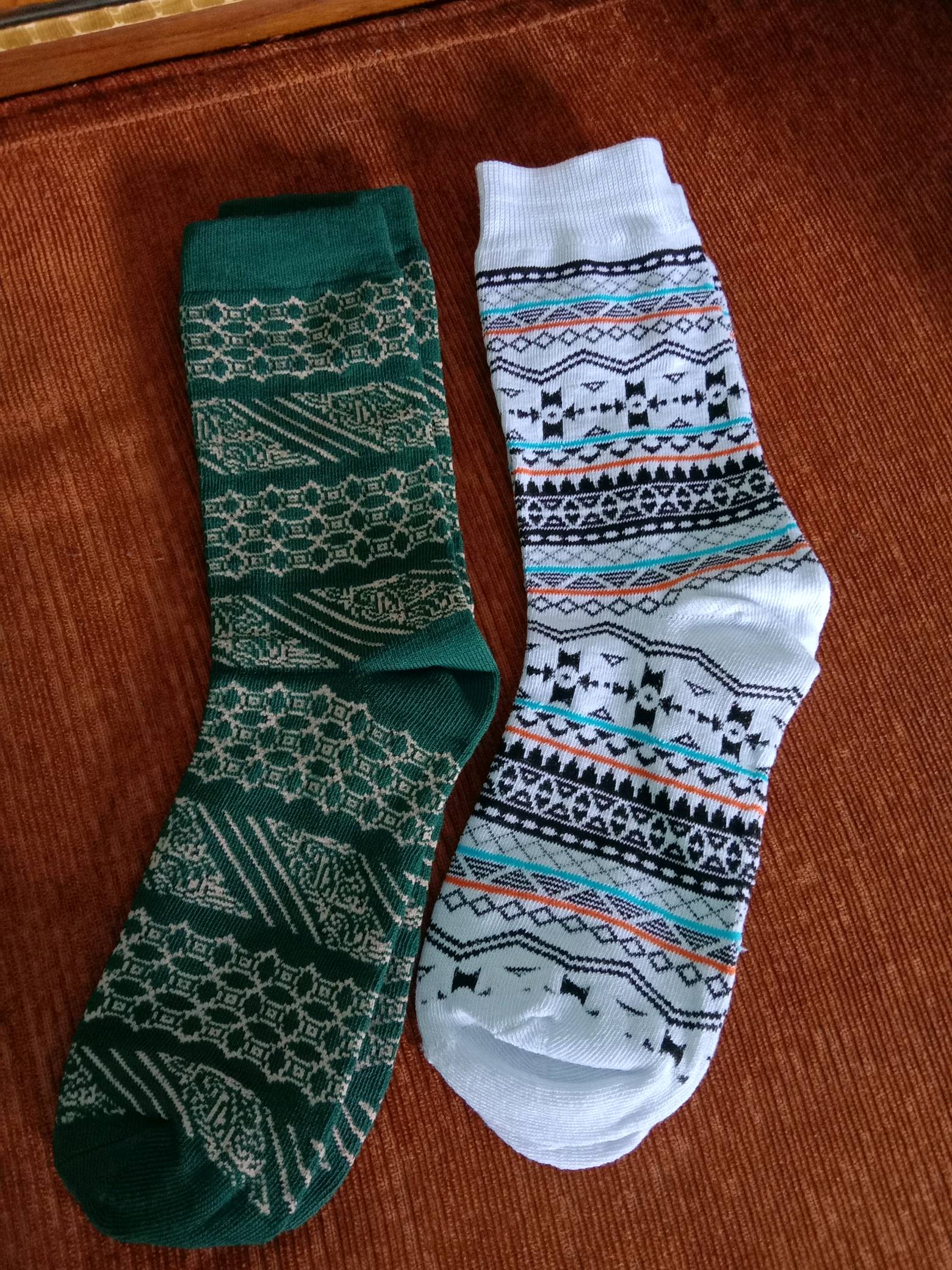 MOHAKI - Kaos Kaki Pria Wanita Oldschool Motif Tribal Tribal Collection Panjang Sebetis Dewasa - Foto ulasan pembeli