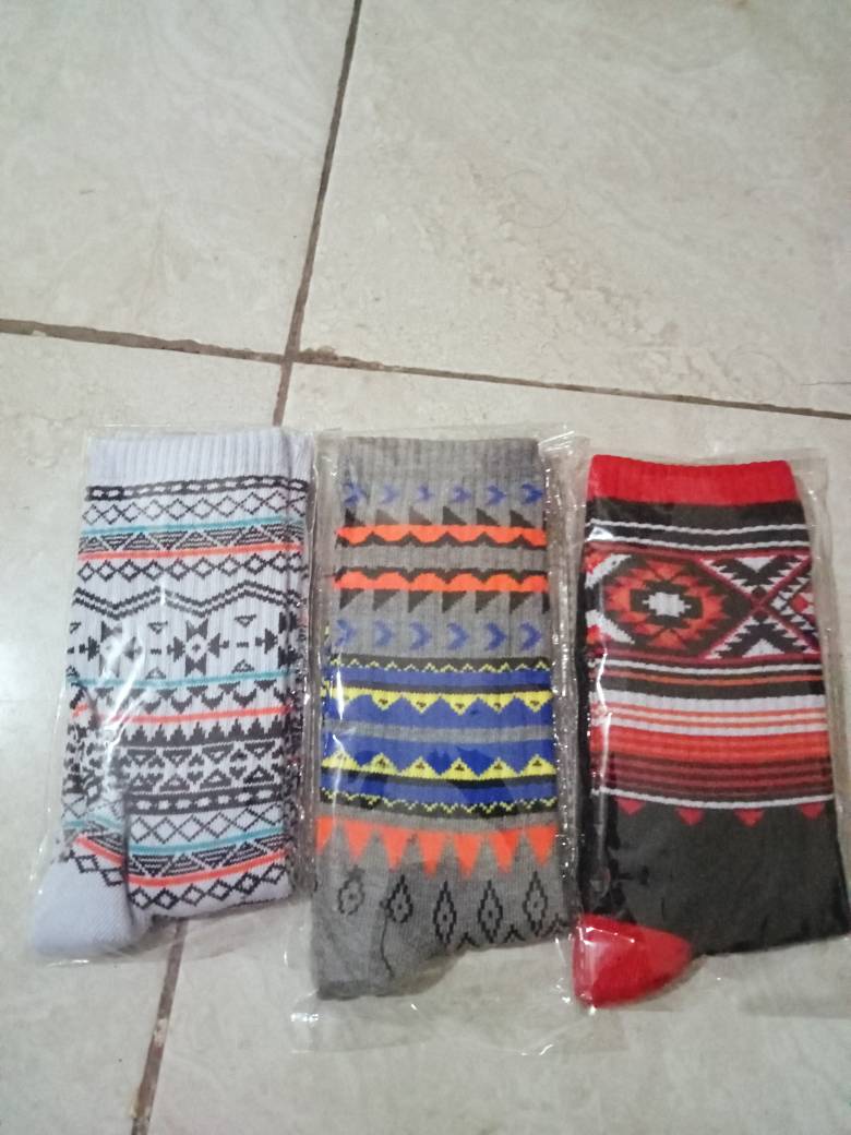 MOHAKI - Kaos Kaki Pria Wanita Oldschool Motif Tribal Tribal Collection Panjang Sebetis Dewasa - Foto ulasan pembeli