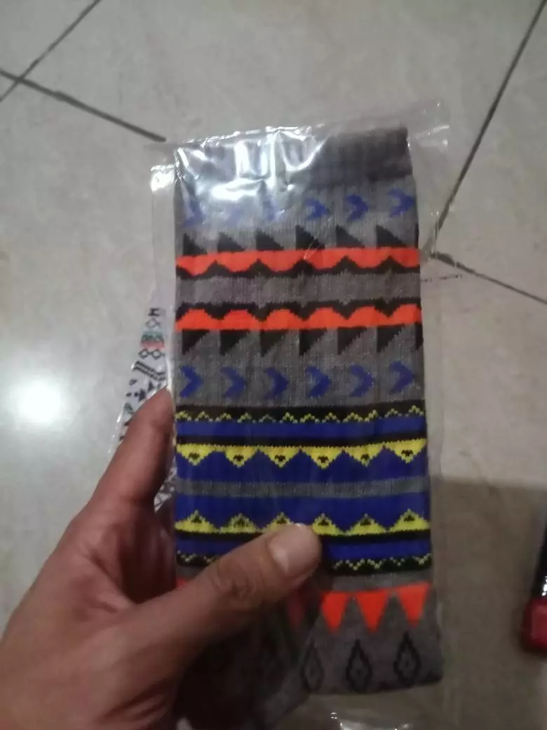 MOHAKI - Kaos Kaki Pria Wanita Oldschool Motif Tribal Tribal Collection Panjang Sebetis Dewasa - Foto ulasan pembeli