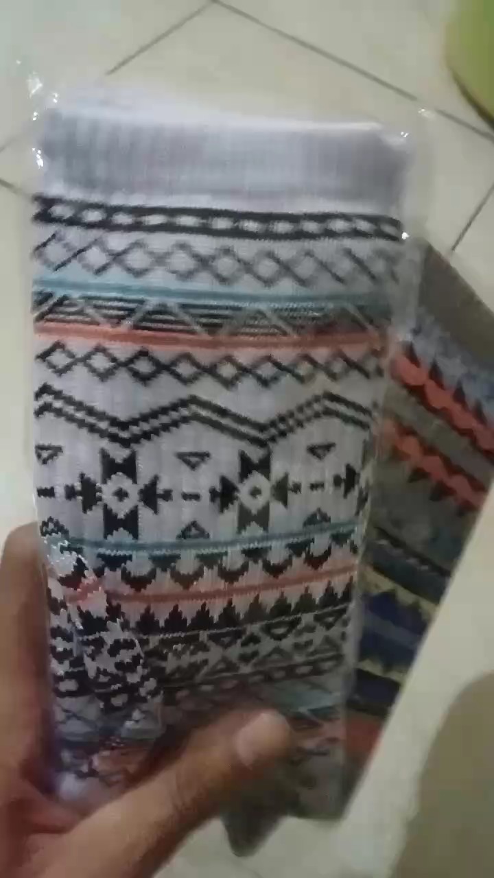 MOHAKI - Kaos Kaki Pria Wanita Oldschool Motif Tribal Tribal Collection Panjang Sebetis Dewasa - Foto ulasan pembeli