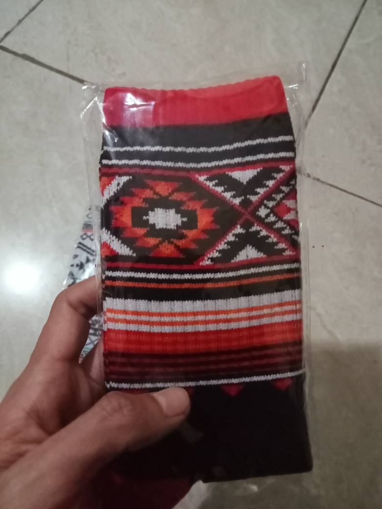 MOHAKI - Kaos Kaki Pria Wanita Oldschool Motif Tribal Tribal Collection Panjang Sebetis Dewasa - Foto ulasan pembeli
