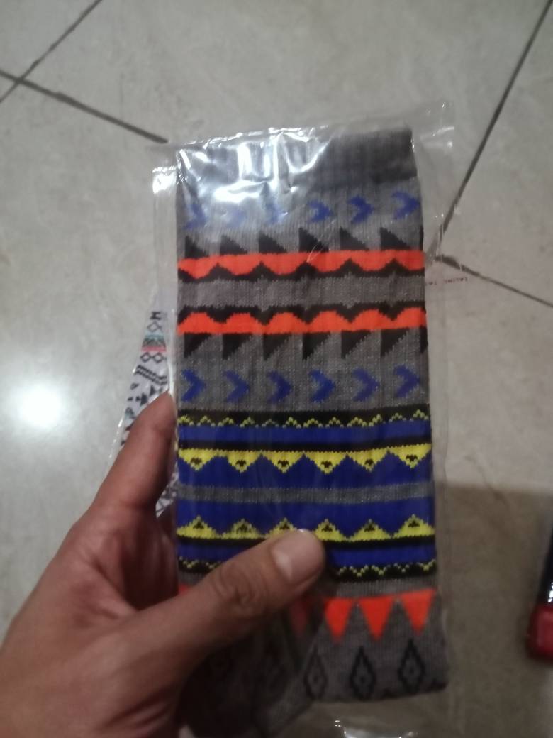 MOHAKI - Kaos Kaki Pria Wanita Oldschool Motif Tribal Tribal Collection Panjang Sebetis Dewasa - Foto ulasan pembeli