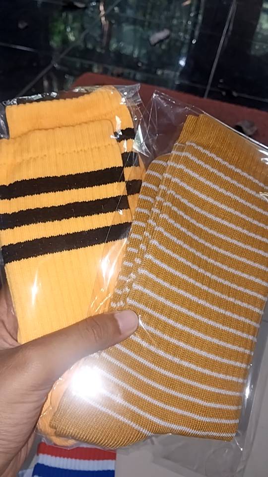 MOHAKI - Kaos Kaki Strip 3 Series Panjang Sebetis Dewasa - Foto ulasan pembeli
