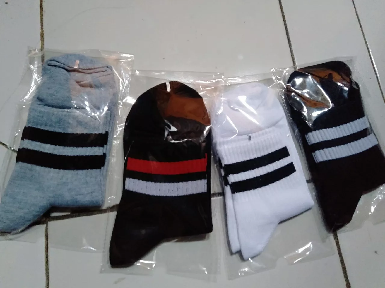 MOHAKI - Kaos Kaki Strip Series Pendek Dewasa - Foto ulasan pembeli