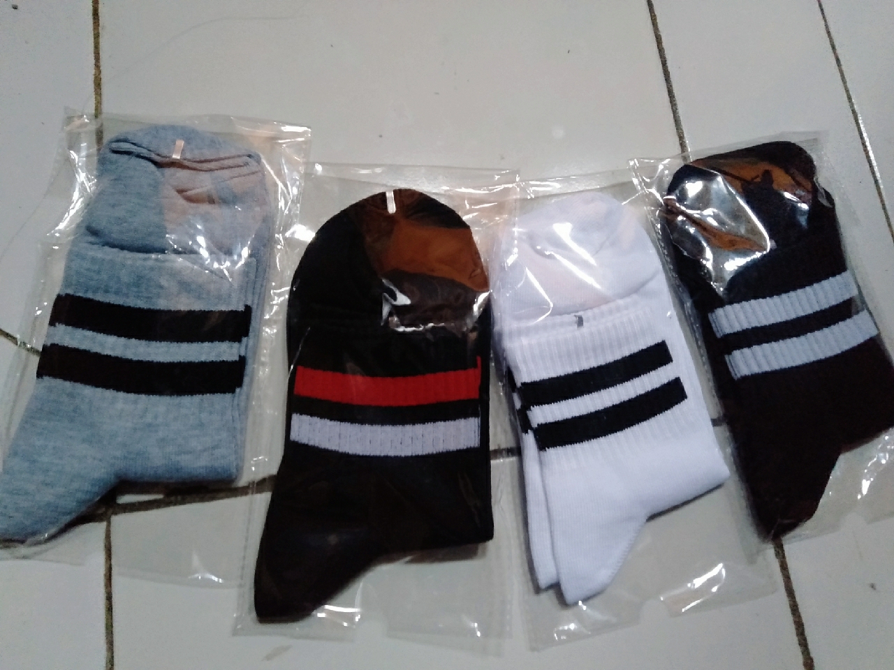 MOHAKI - Kaos Kaki Strip Series Pendek Dewasa - Foto ulasan pembeli