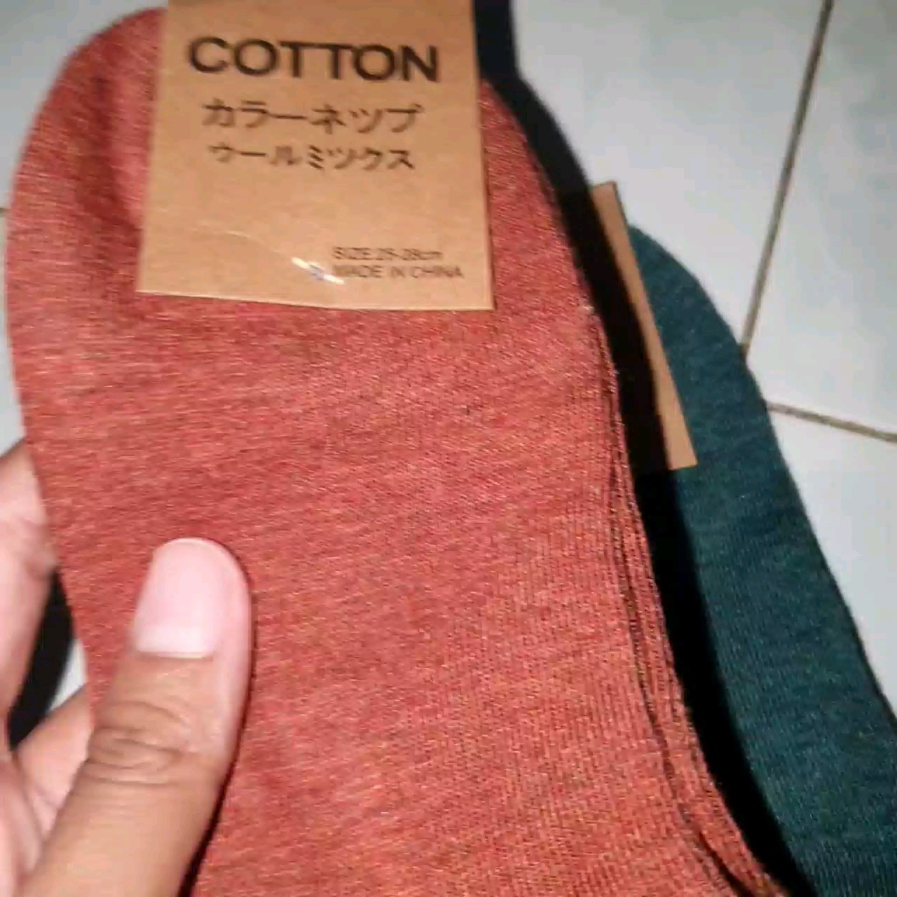 Foto ulasan pembeli f*****b, varian PENDEK - BATA, PENDEK - HIJAU