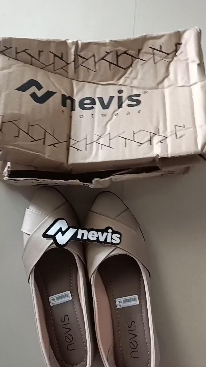 Foto ulasan pembeli r*****a, varian ELSA - KREM,39