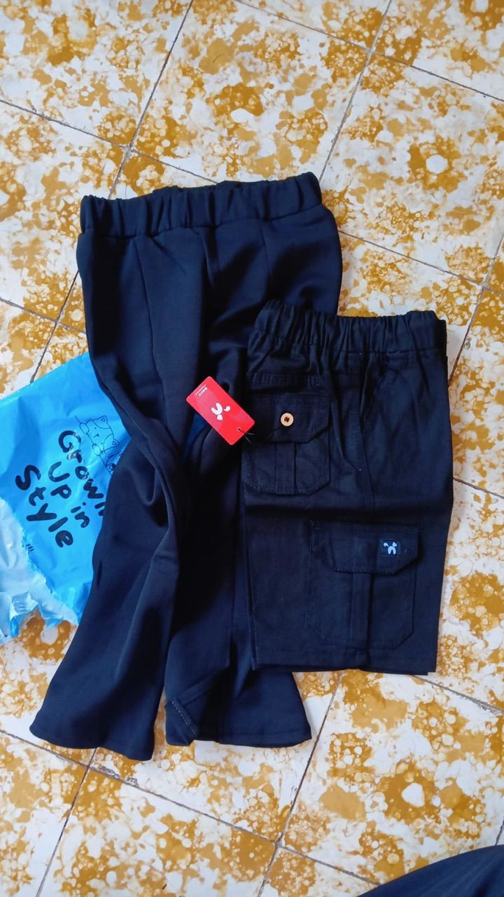 Foto ulasan pembeli tiara.putri0, varian Hitam,L 6-7 tahun