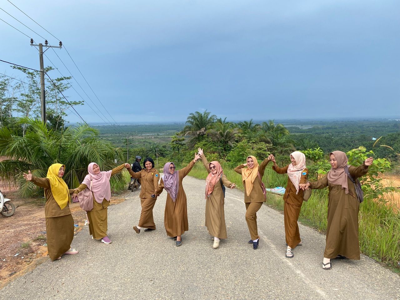 Foto ulasan pembeli restyneli, varian L,PEMDA SET ROK