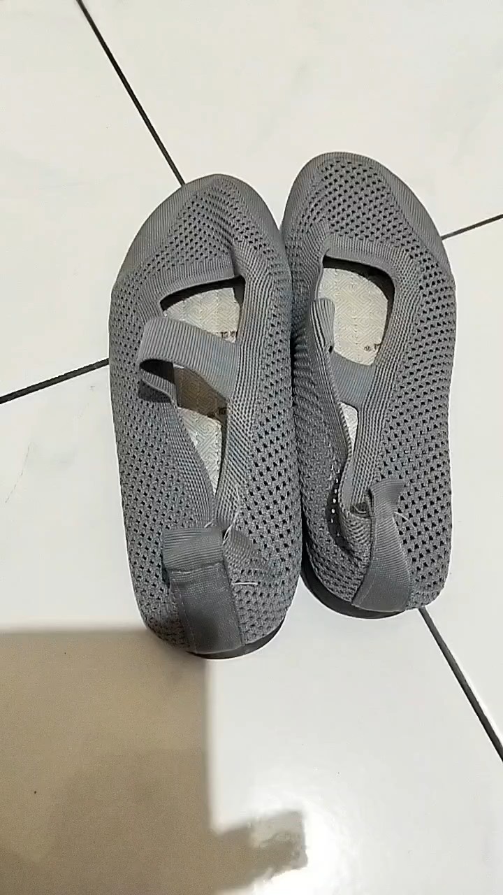 Foto ulasan pembeli s*****o, varian Abu-abu,39