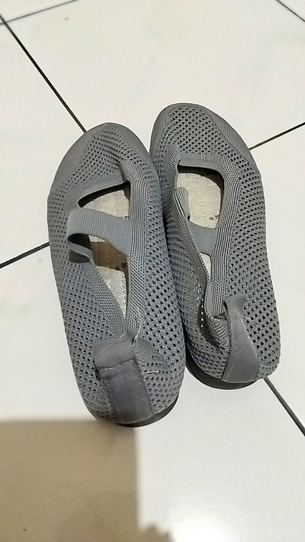 Foto ulasan pembeli s*****o, varian Abu-abu,39