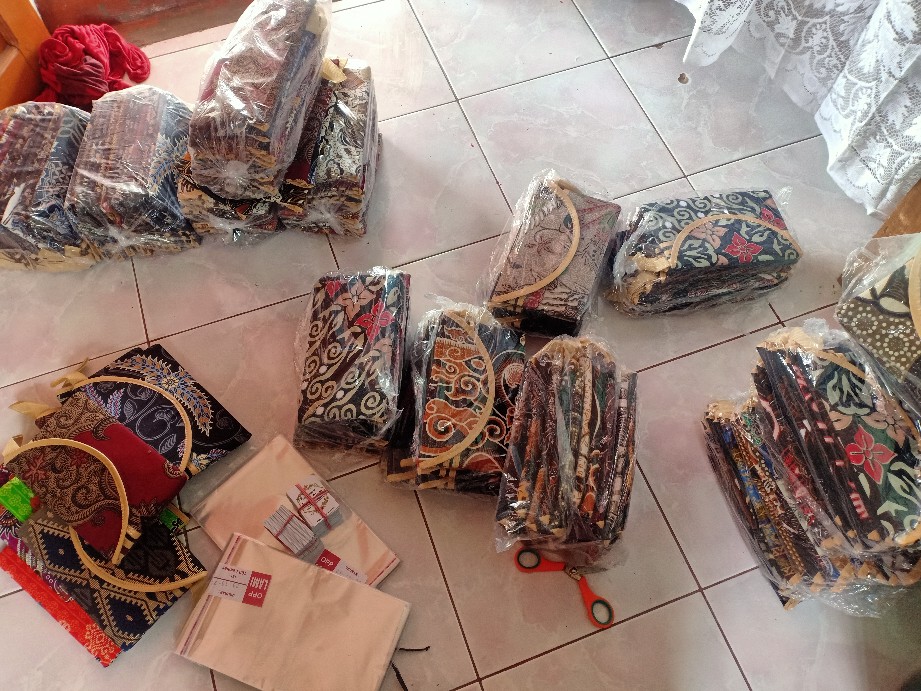 SOUVENIR DOMPET BATIK,DOMPET TUTUP MAGNET,DOMPET BATIK - Foto ulasan pembeli