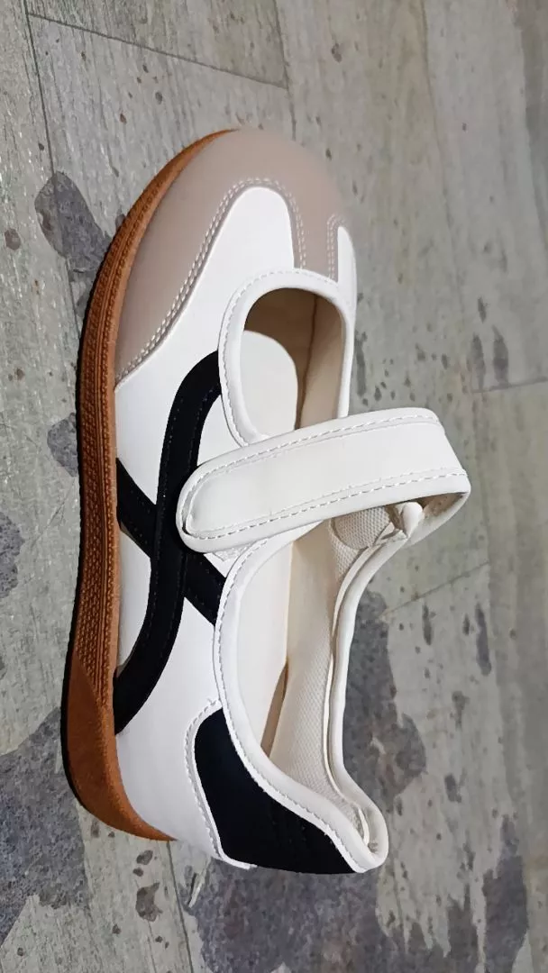 SOVELLA Sepatu Wanita Korean Style Flat Shoes Kekinian SV227 - Foto ulasan pembeli