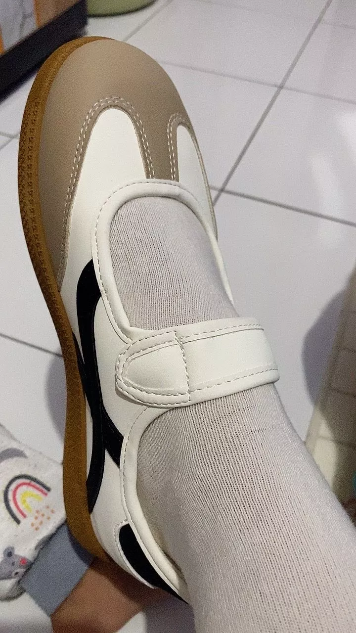 SOVELLA Sepatu Wanita Korean Style Flat Shoes Kekinian SV227 - Foto ulasan pembeli