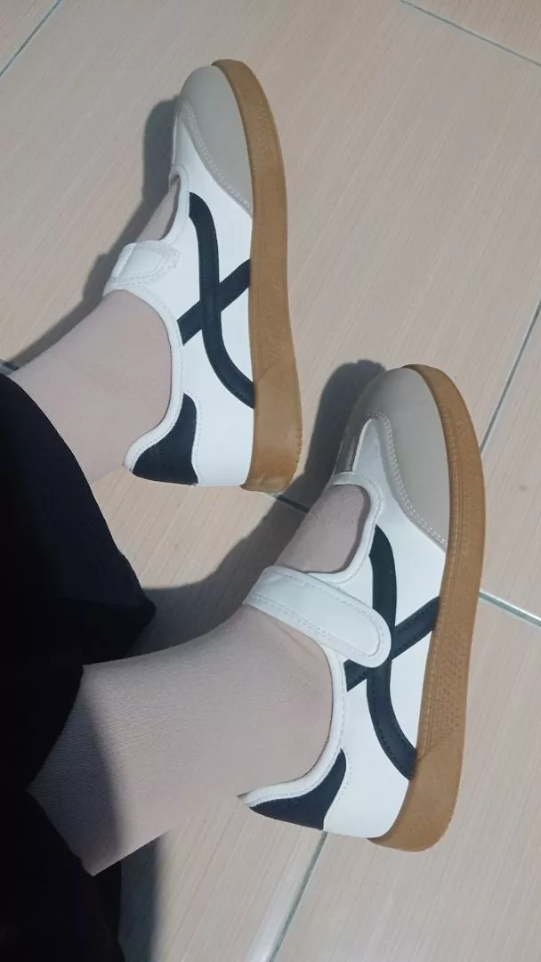 SOVELLA Sepatu Wanita Korean Style Flat Shoes Kekinian SV227 - Foto ulasan pembeli
